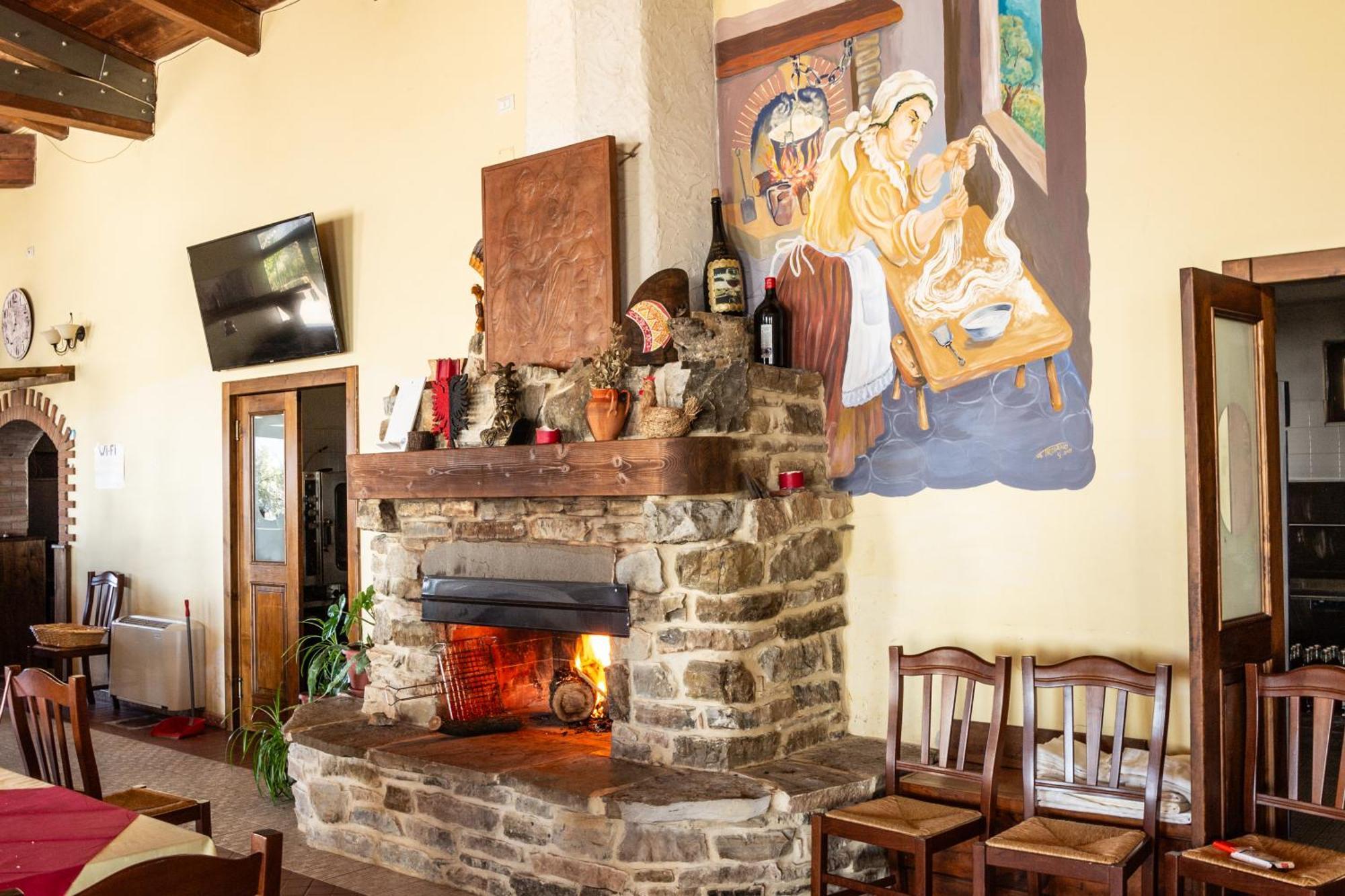 Agriturismo Pinelli Plataci Eksteriør bilde