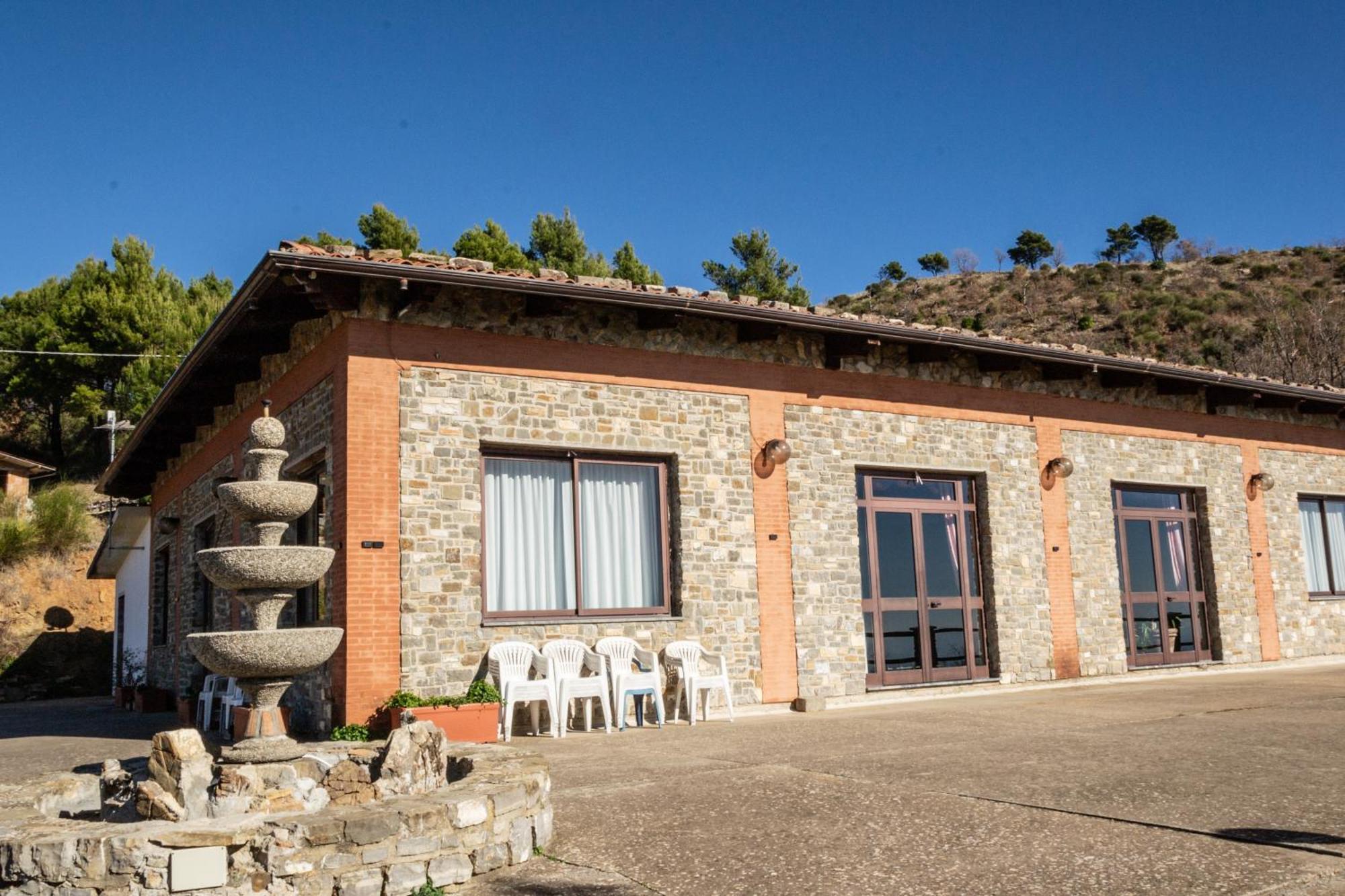 Agriturismo Pinelli Plataci Eksteriør bilde